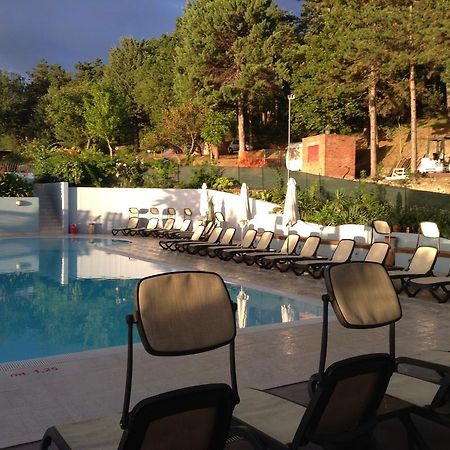 Camping Pineta Hotel Urbino Exterior foto