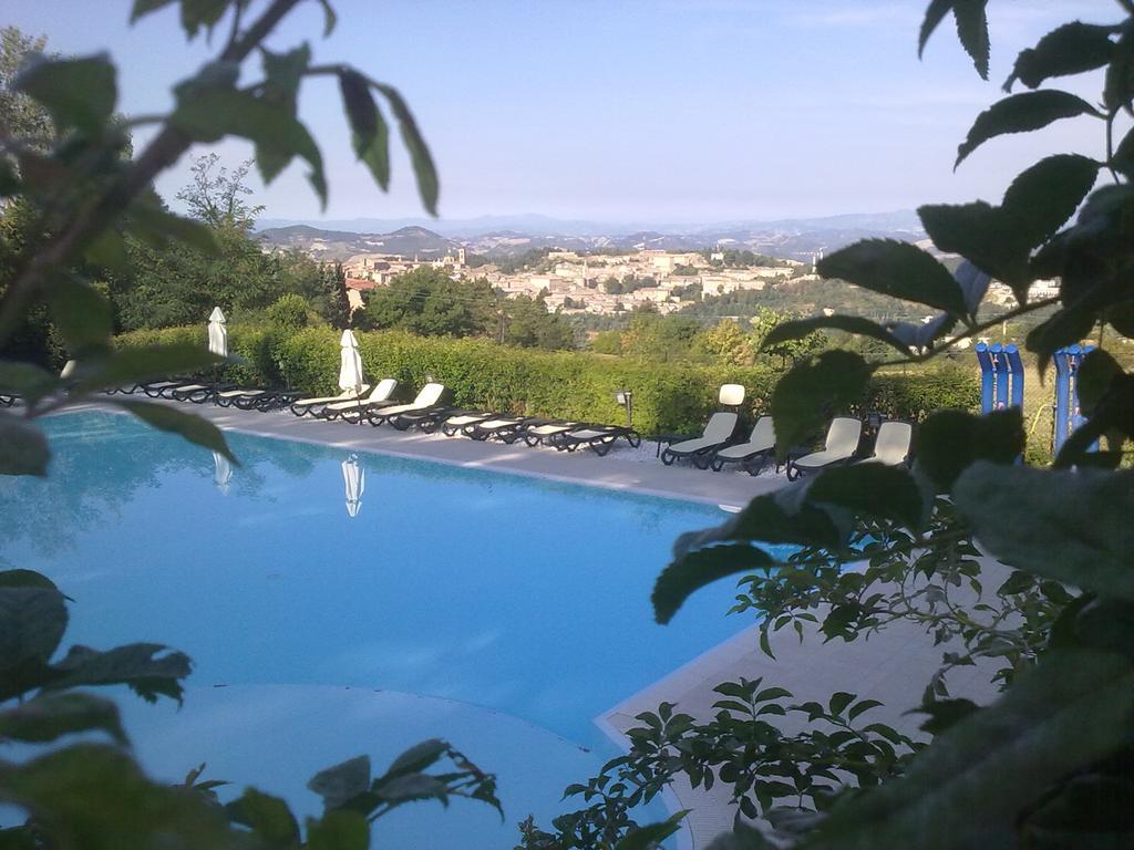 Camping Pineta Hotel Urbino Exterior foto