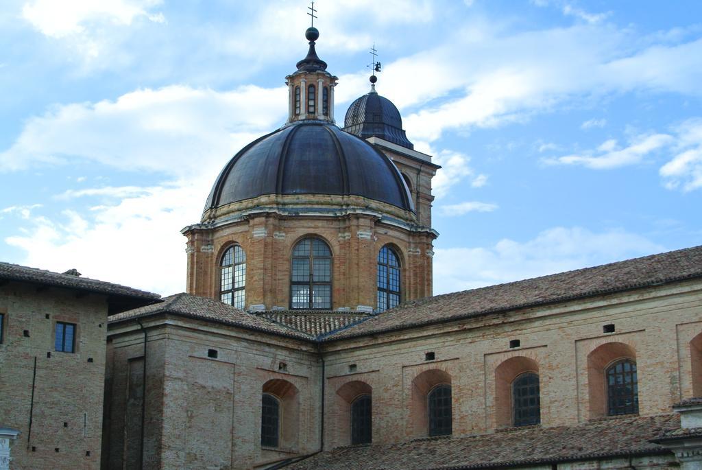 Camping Pineta Hotel Urbino Exterior foto