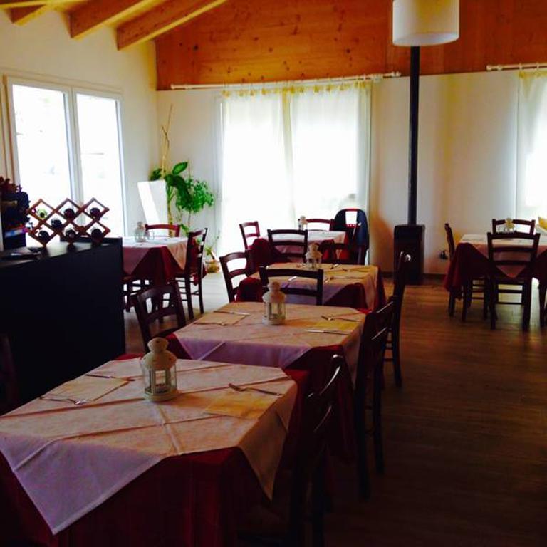 Camping Pineta Hotel Urbino Exterior foto