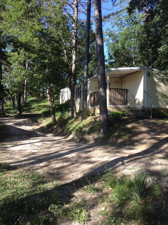 Camping Pineta Hotel Urbino Exterior foto